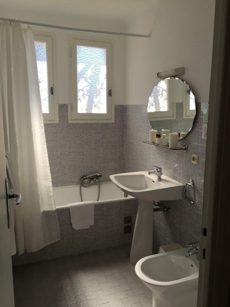 Castel Garoupe Hotel Antibes Buitenkant foto