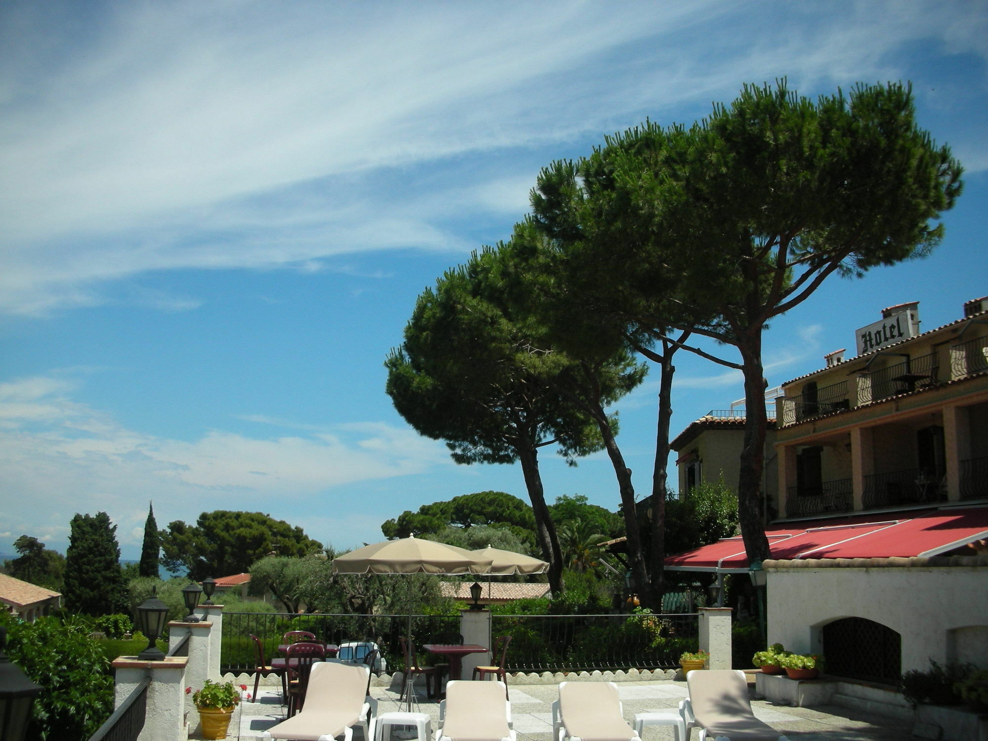 Castel Garoupe Hotel Antibes Buitenkant foto